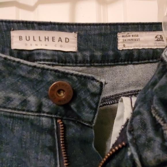 Bullhead Jeans - Picture 2 of 4